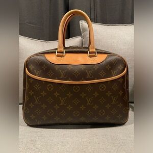 Louis Vuitton Authentic Deauville